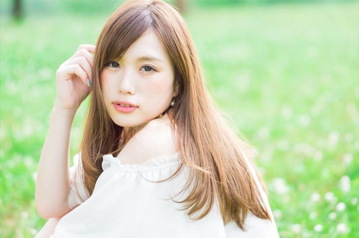 ミドルヘアの女性