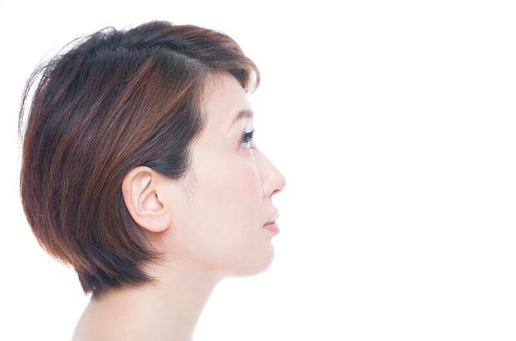 ショートの女性